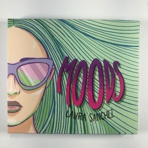 Laura Sanchez Moods highlighter Eyeshadow palette